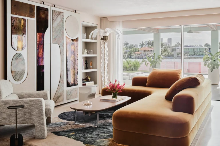 A New Art Deco Style? Get inspired by this colorful house in Miami!