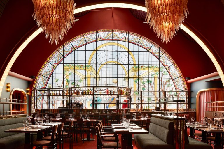 Stunning Mistinguett Restaurant: Where Art Deco Aesthetic Meets History in Paris