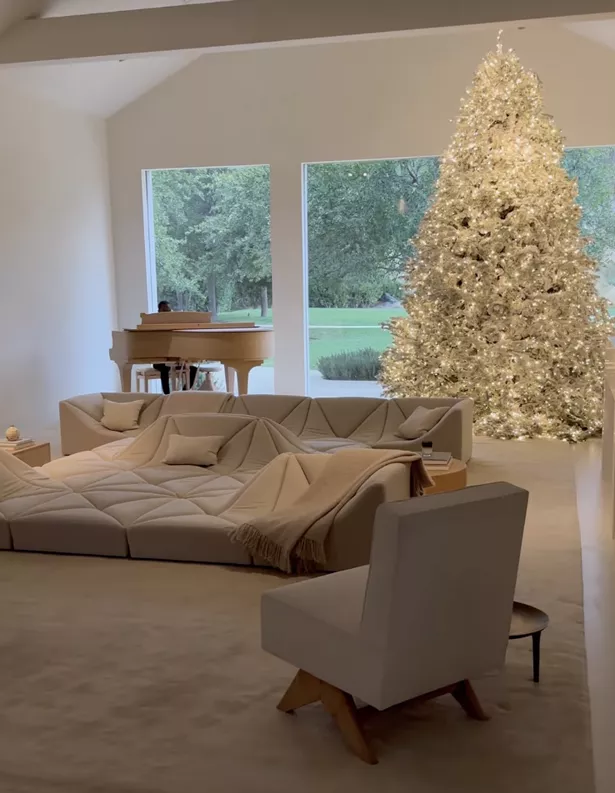 Christmas neutral living room 