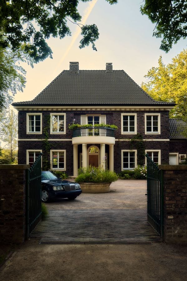 Modern Villa, Garden City-style residence renovation