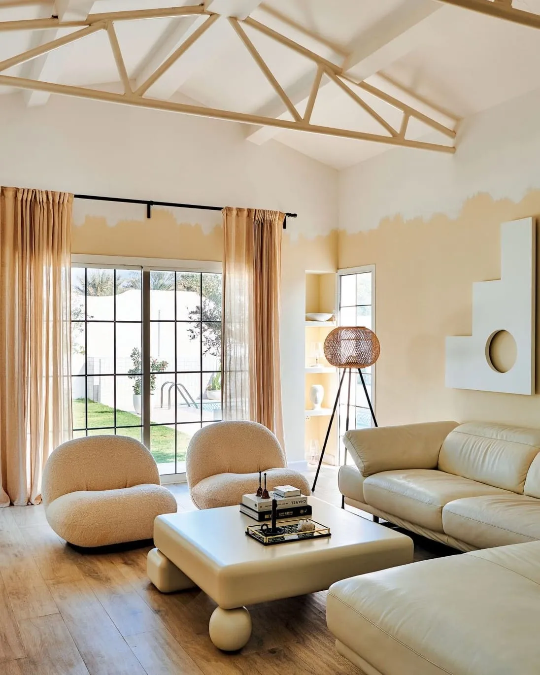 Living room in beige and yellow tones