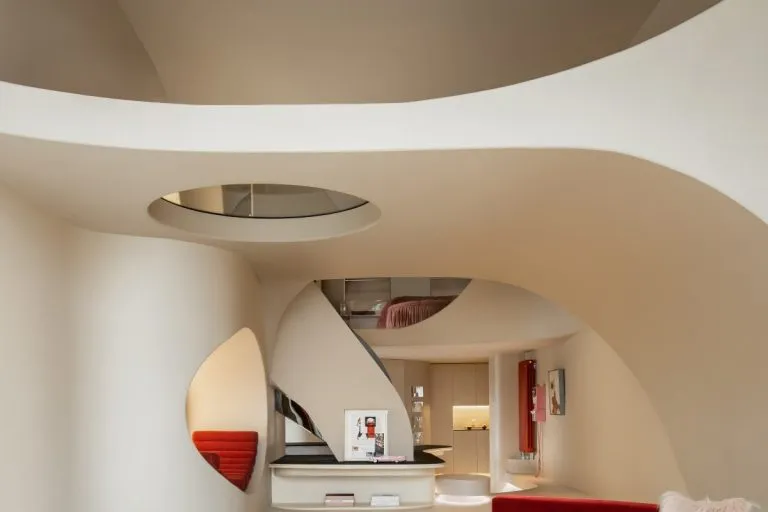 Futuristic modern home goes all in on curves near Moscow - Curbed