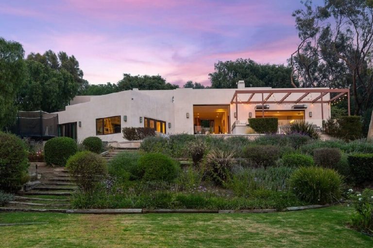 Get To Know The House That The Hemsworth Brothers Sold In Malibu