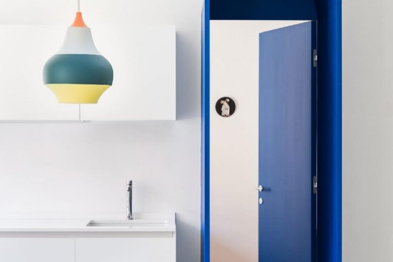 This Contemporary Apartment Use Colours To Create An Illusion Of Space