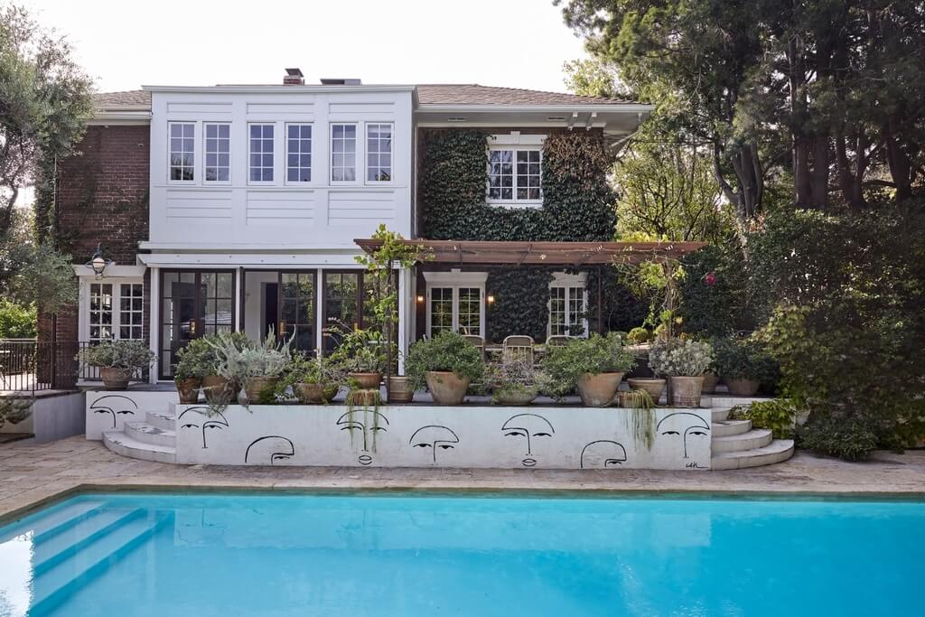 outdoor decor - luxury pool area