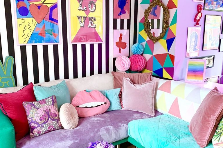 A Guide on How to Style a Perfect Colorful and Modern Sofa