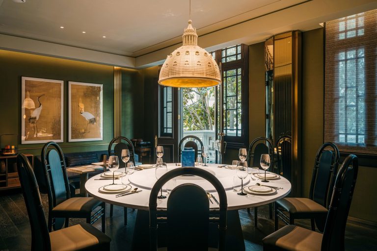 A Fusion of Art Deco Restaurant Design and Chinese Decor