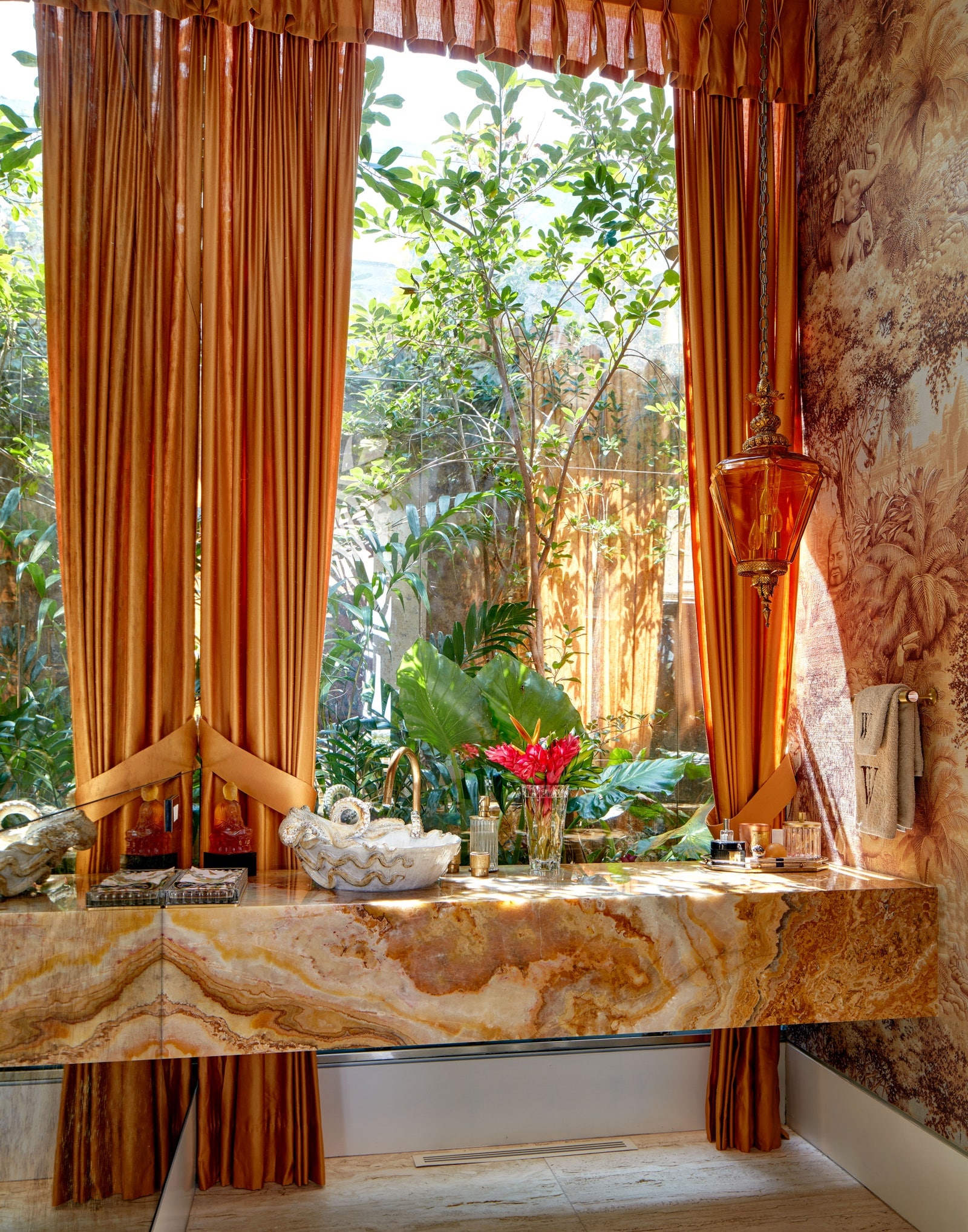 LENNY KRAVITZ’S MAXIMALIST HOME