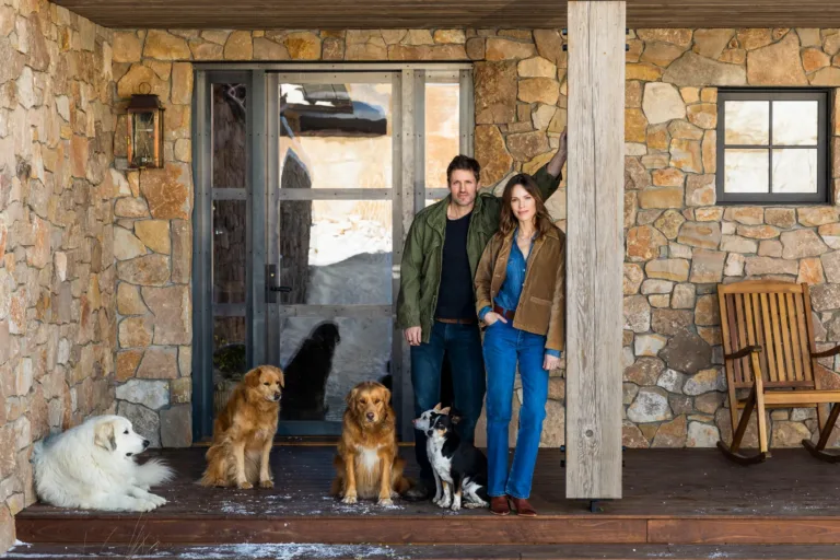<strong>Traditional Home Decor: Hilary Swank’s Style in Colorado</strong>