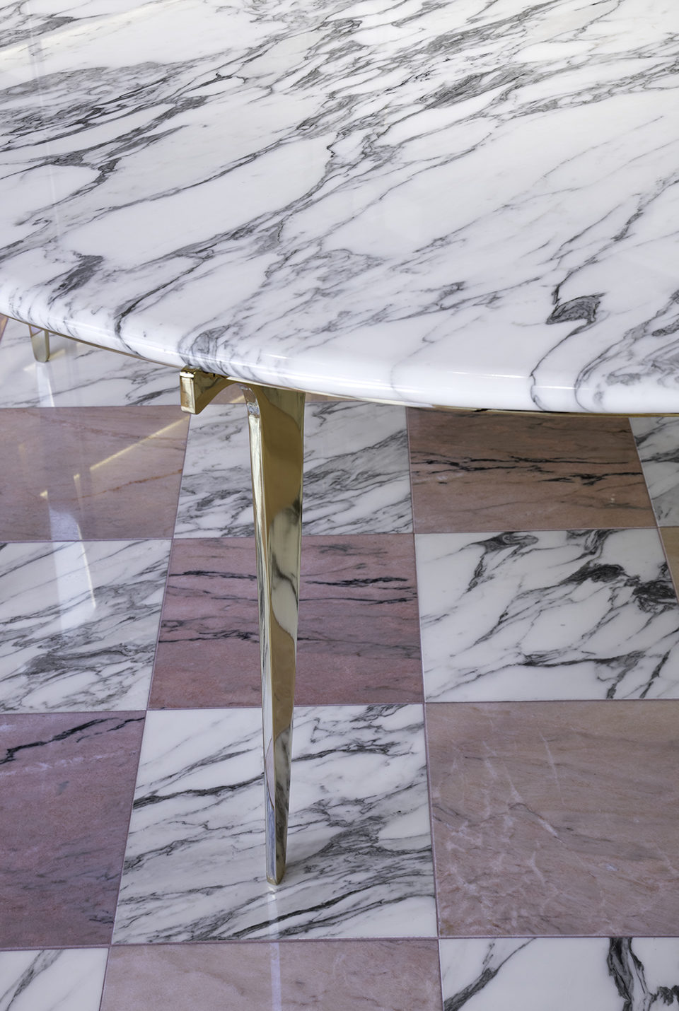 Pink and marble tiles contrasting with a marble table