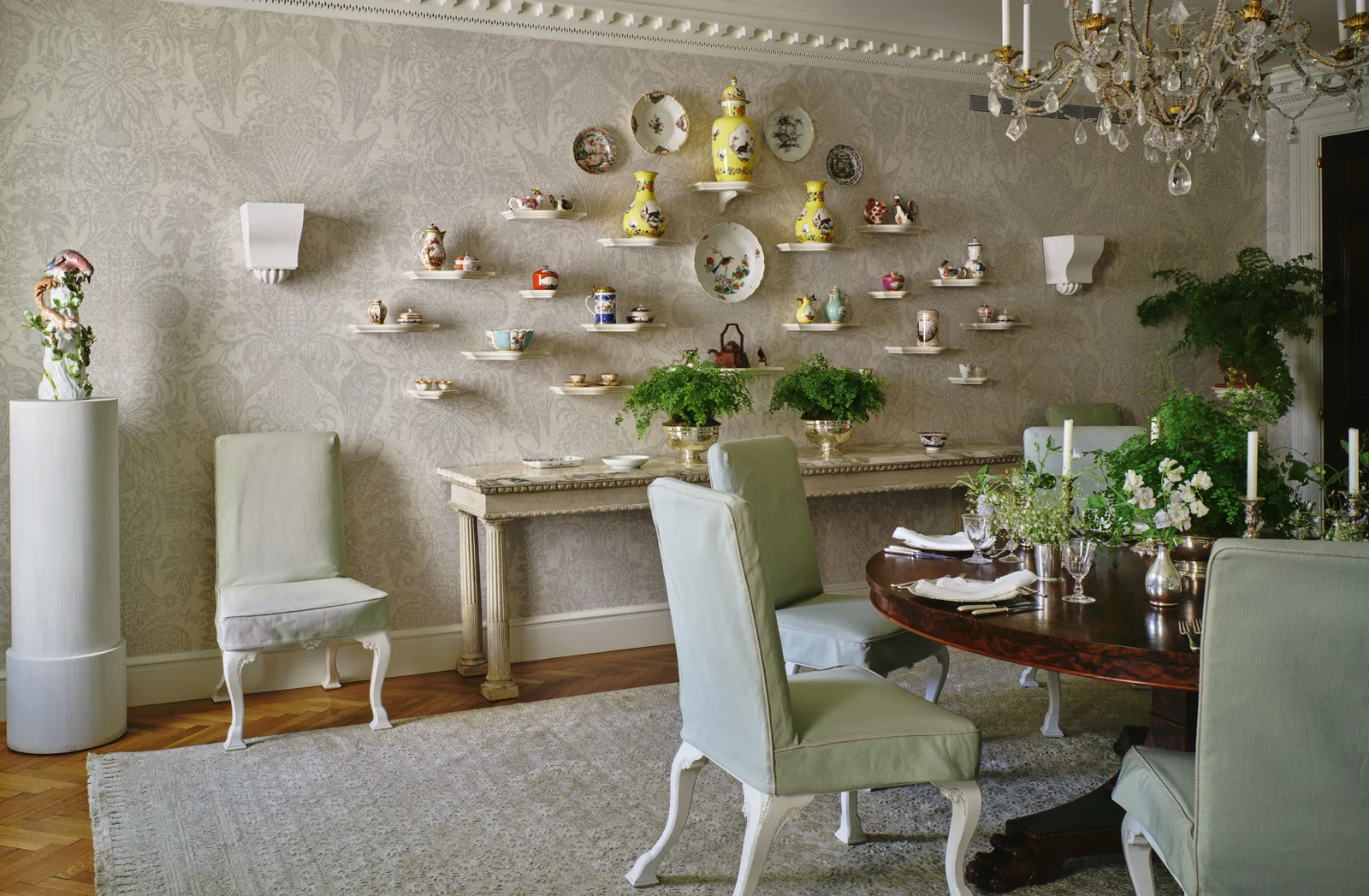 traditional furniture
