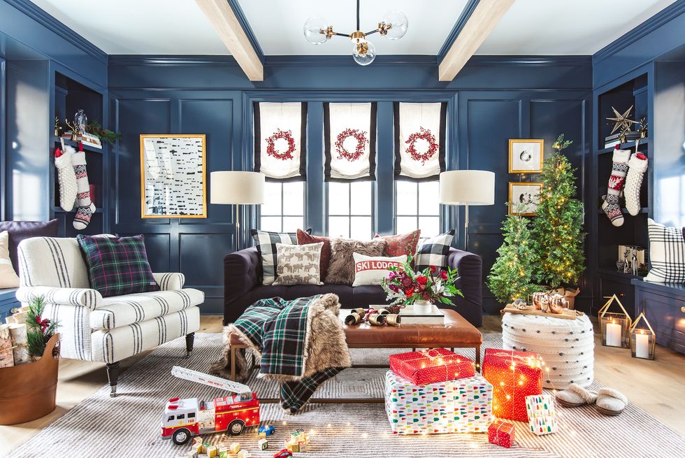 Christmas Living Room
christmas decor tricks, christmas decoration, christmas decor ideas, christmas decor ideas 2021 trends, christmas, christmas 2021, tablescape, tablescaping,  christmas table decor, christmas decoration, modern christmas decoration, christmas dining room