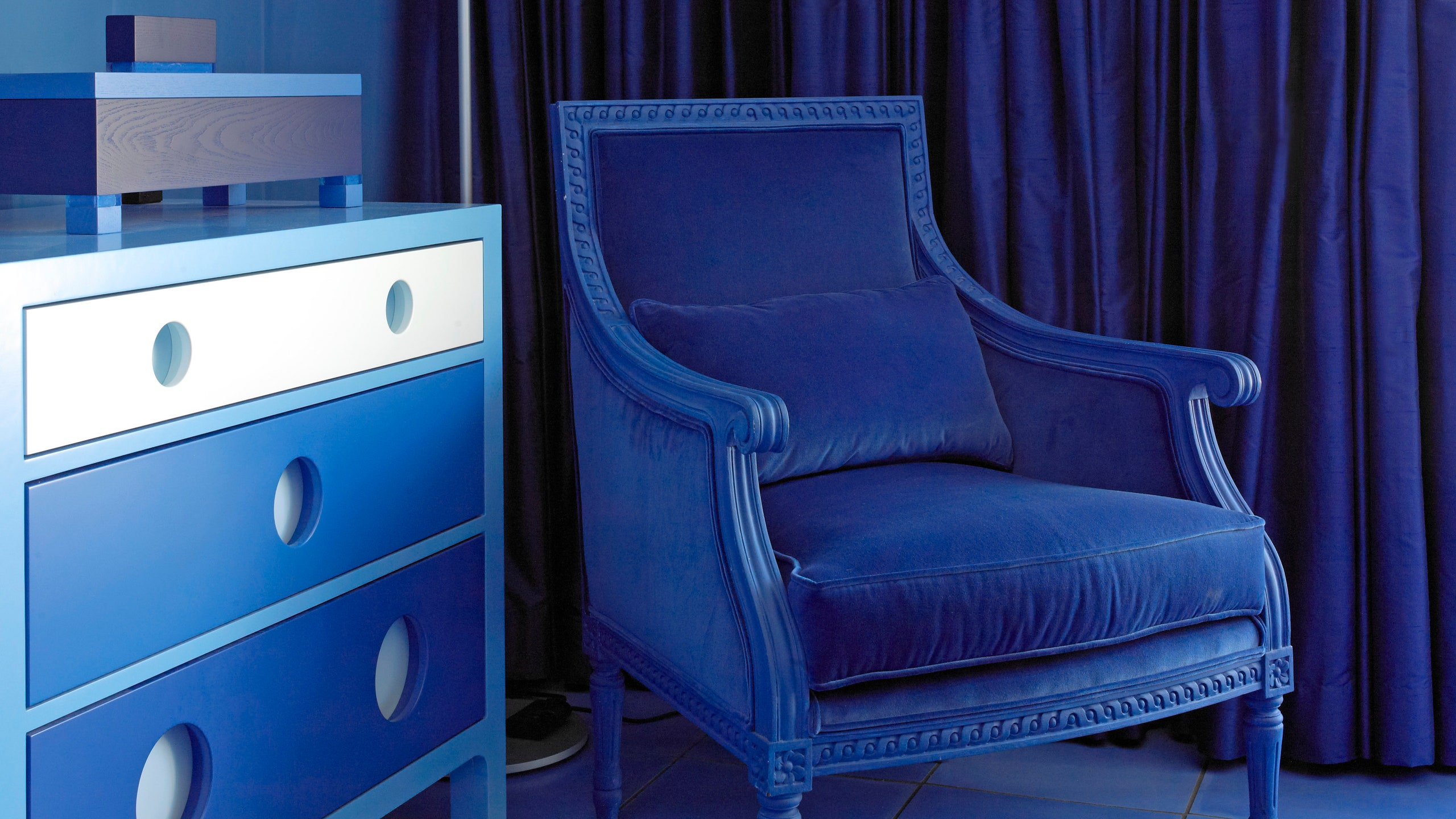 Blue Monochromatic Room Trend
