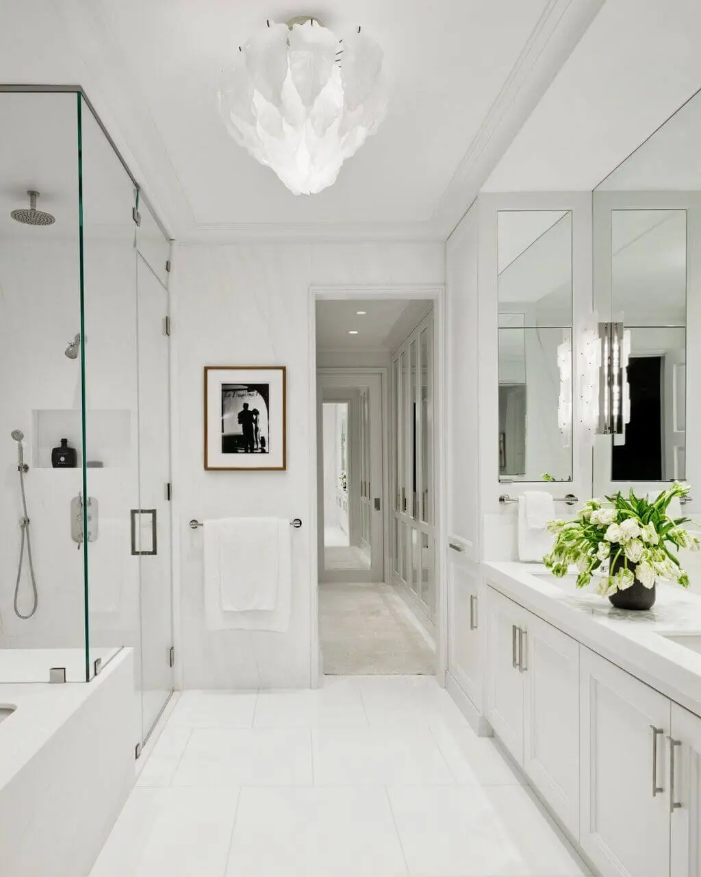 https://hommes.studio/wp-content/uploads/How-To-Choose-The-Perfect-Bathroom-Lighting-3-Expert-Tips-3.jpg.webp