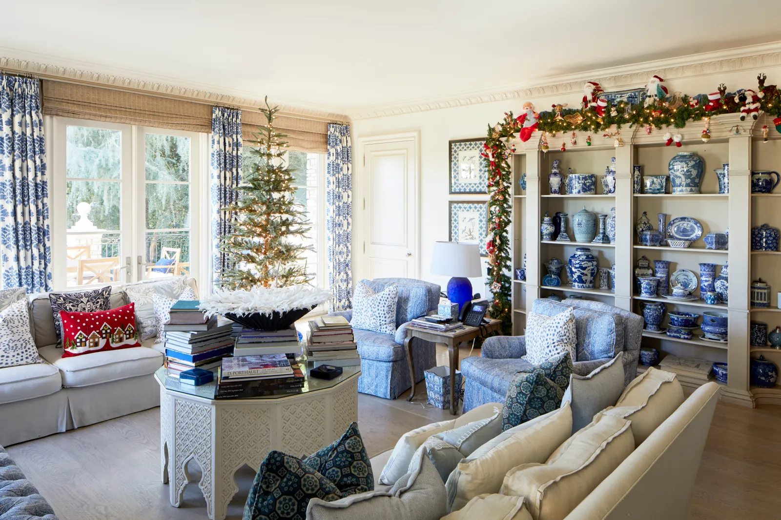 living room Christmas decor 