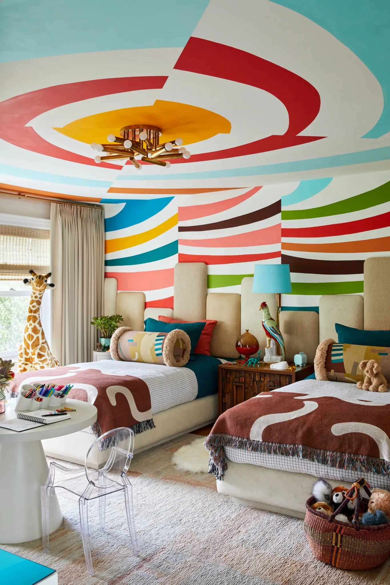 interior trends 2023: colorful interior project