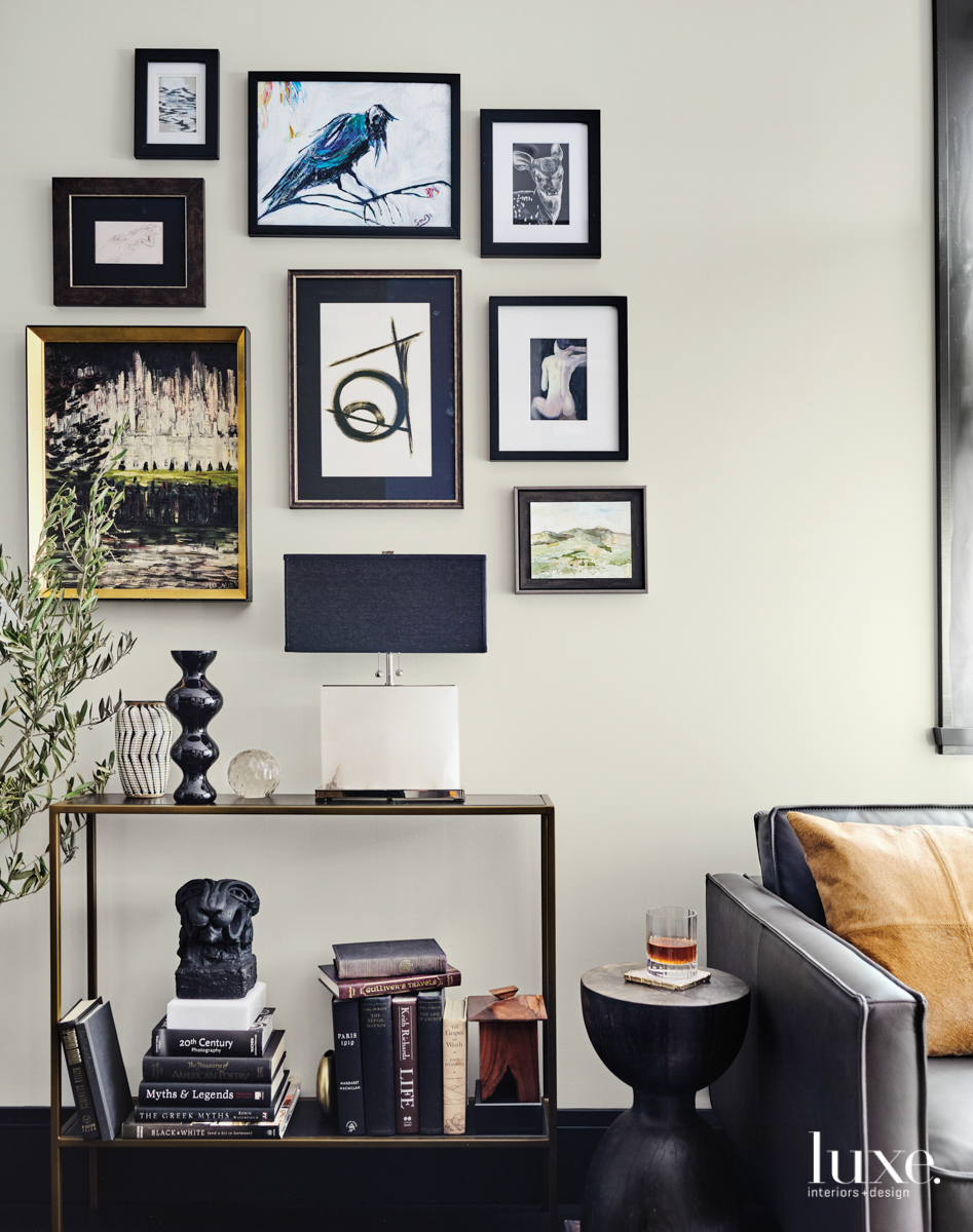 living room design - gallery wall