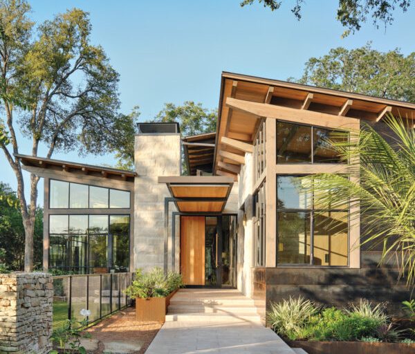 Discover the Contemporary Beauty of the Lake Home