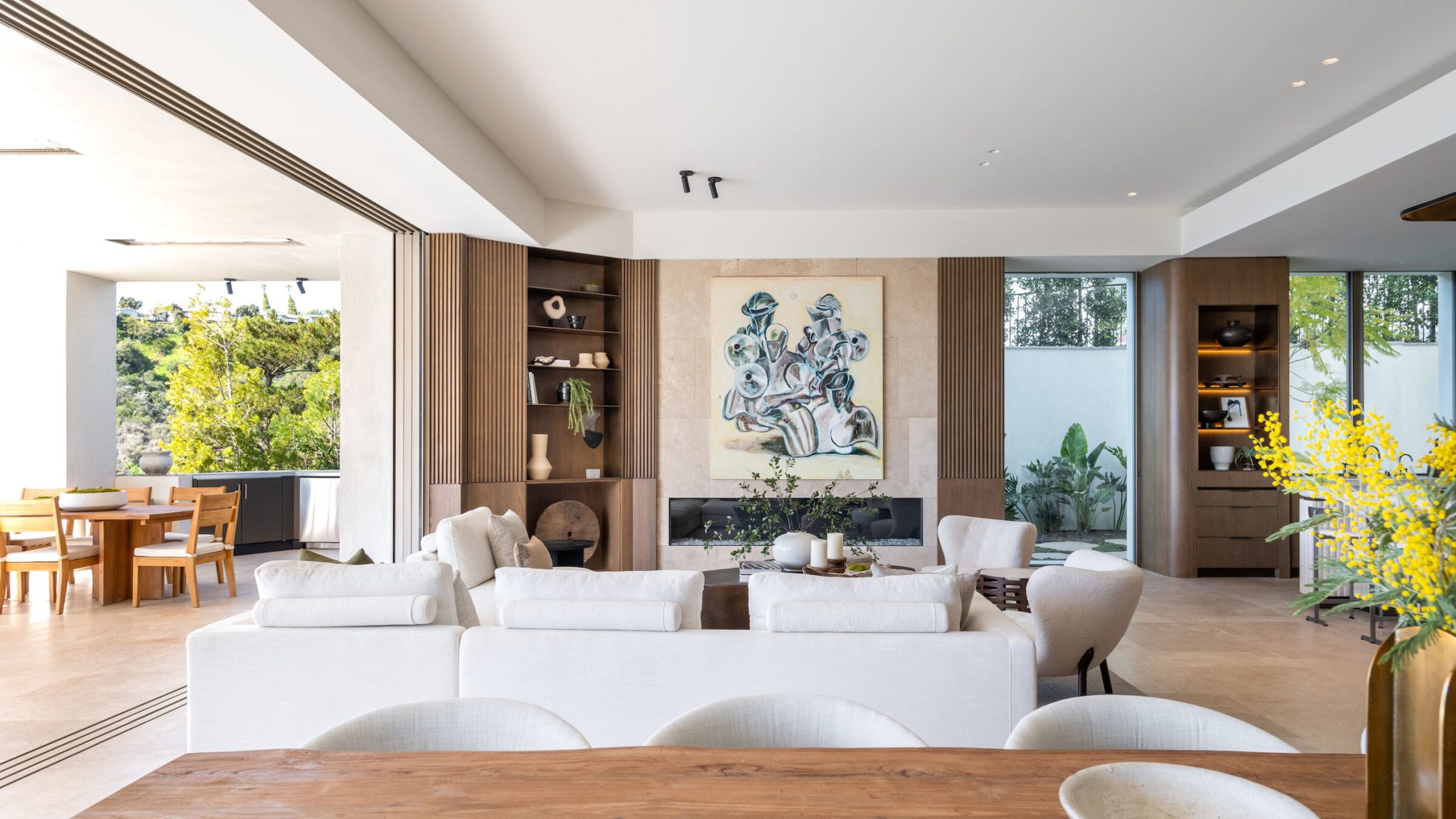 living room bel air with earthly tones 