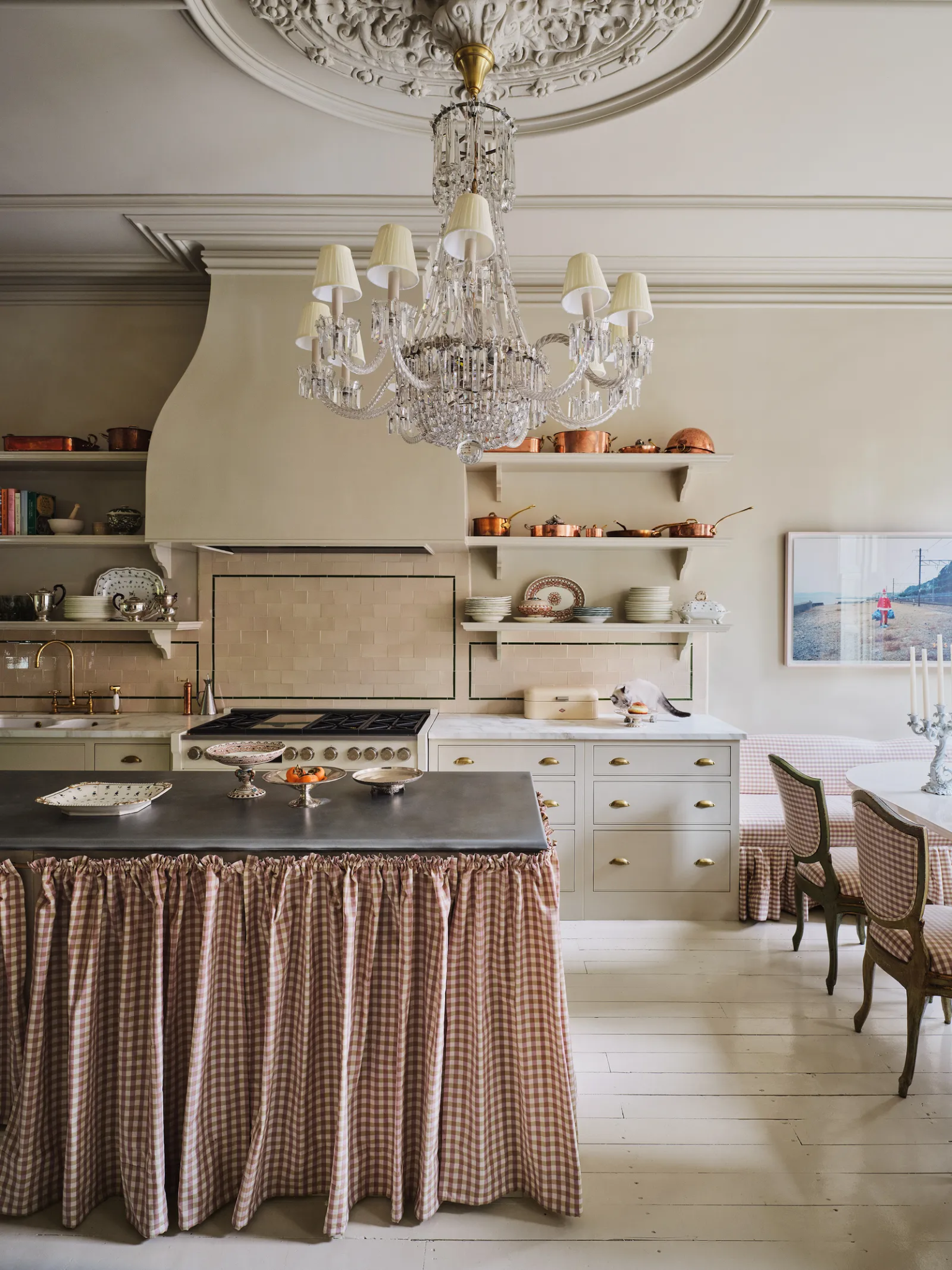 elegant kitchen design with traditional english style