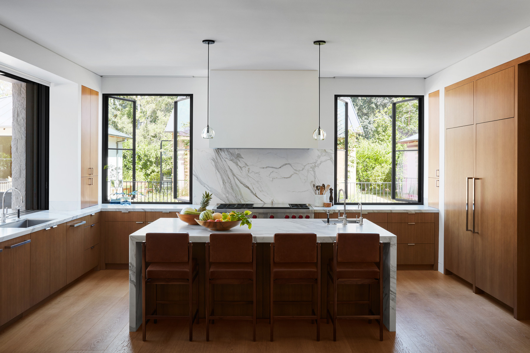 beautiful kitchen in this california modern farmhouse decor 