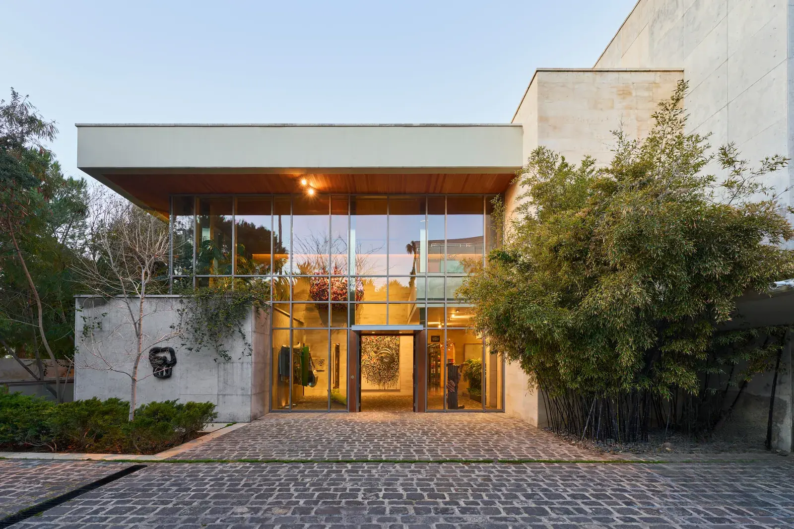A modernist villa in Amman, Jordan, as a creative home for art, nature and family. Located in Abdoun neighborhood with cosmopolitan vibes and natural location.