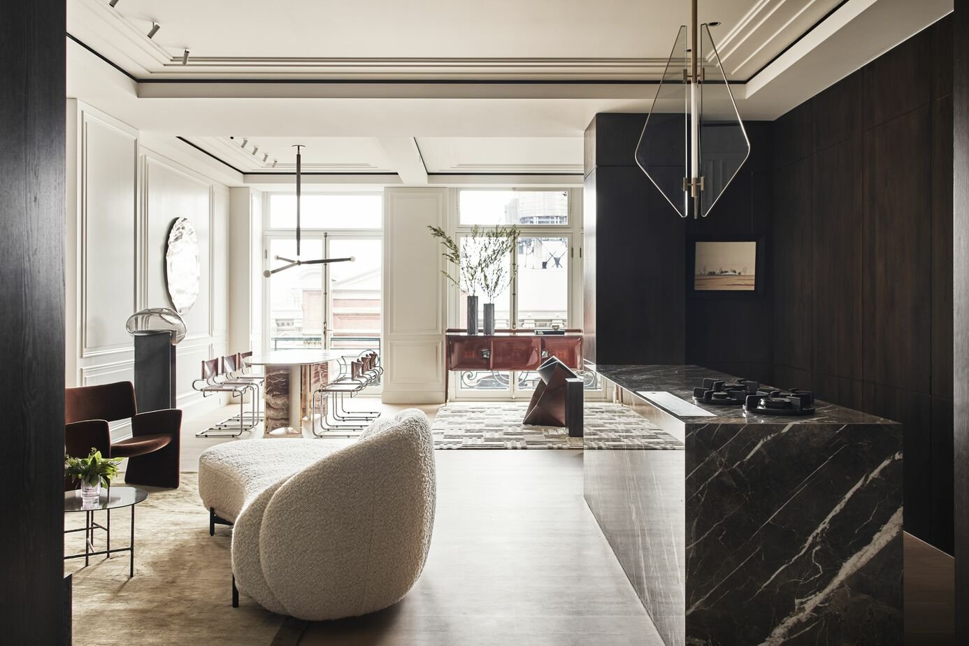 a panoramic view of the modern classic interior design of a New York apartment by Studio Todd Raymond