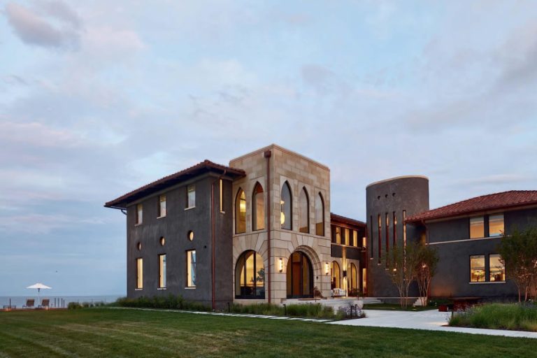 Discover the Contemporary Design of a Seaside Villa