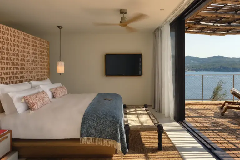 6 Coastal Bedroom Ideas To Captivate A Vacation Feel at Home
