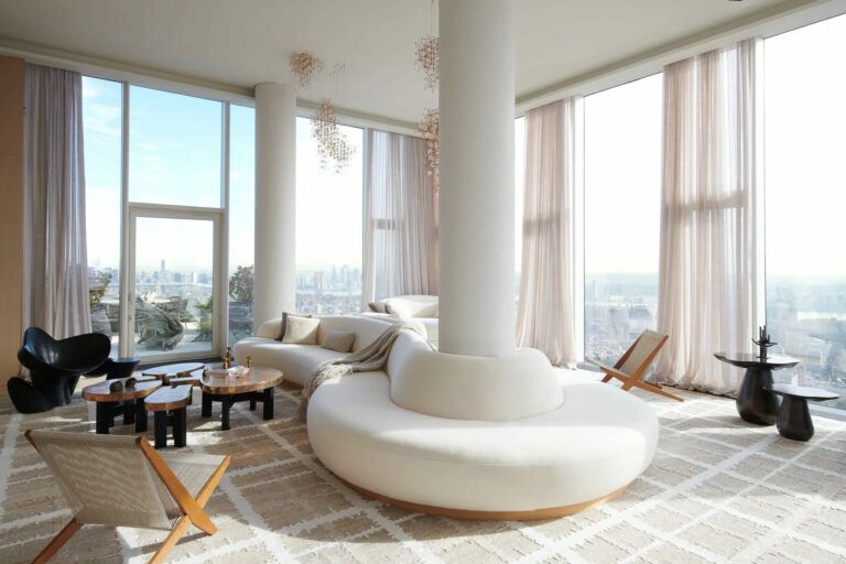 A Contemporary Apartment in New York with Breathtaking Views