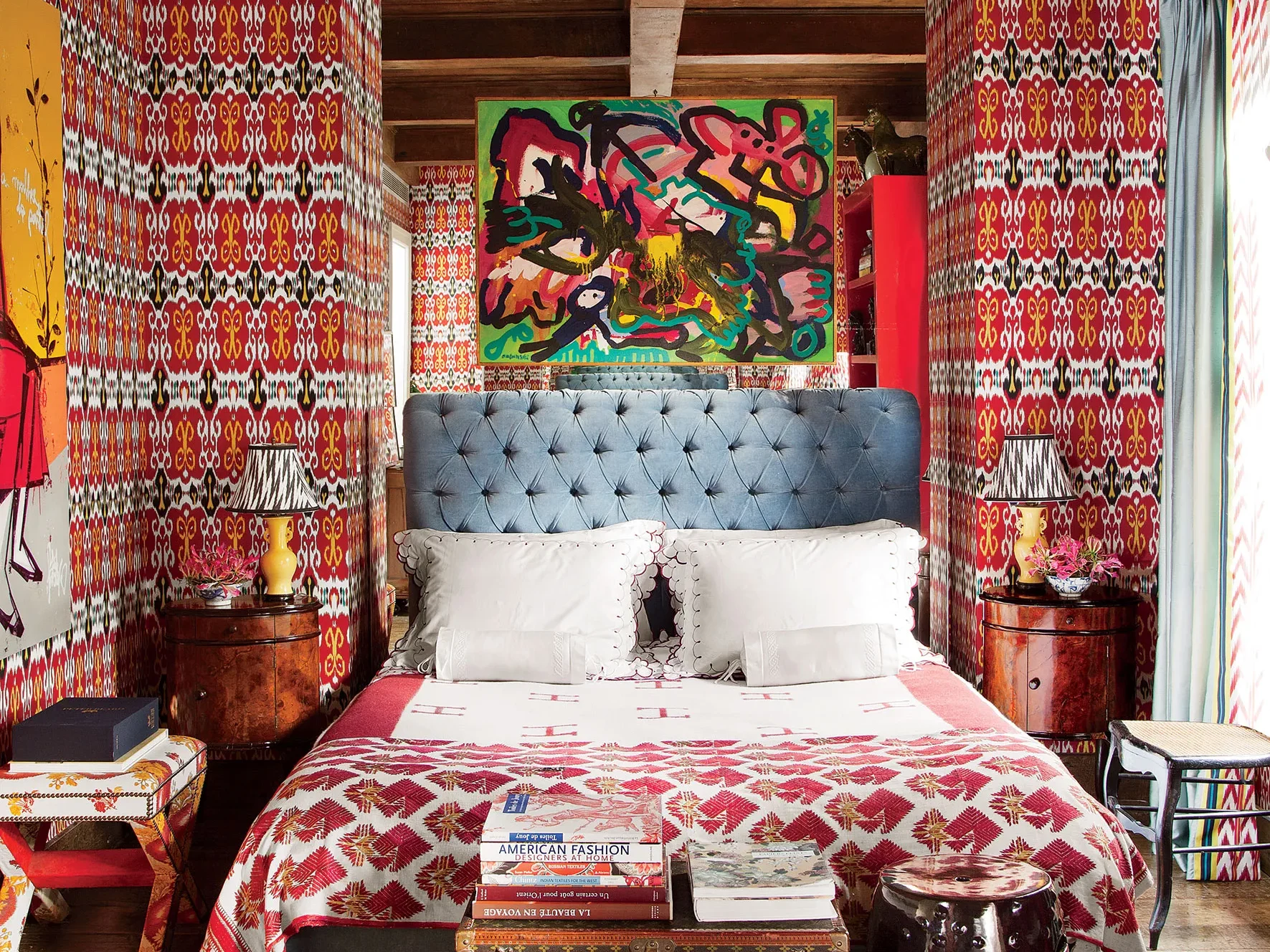 colorful guest bedroom in red tone
