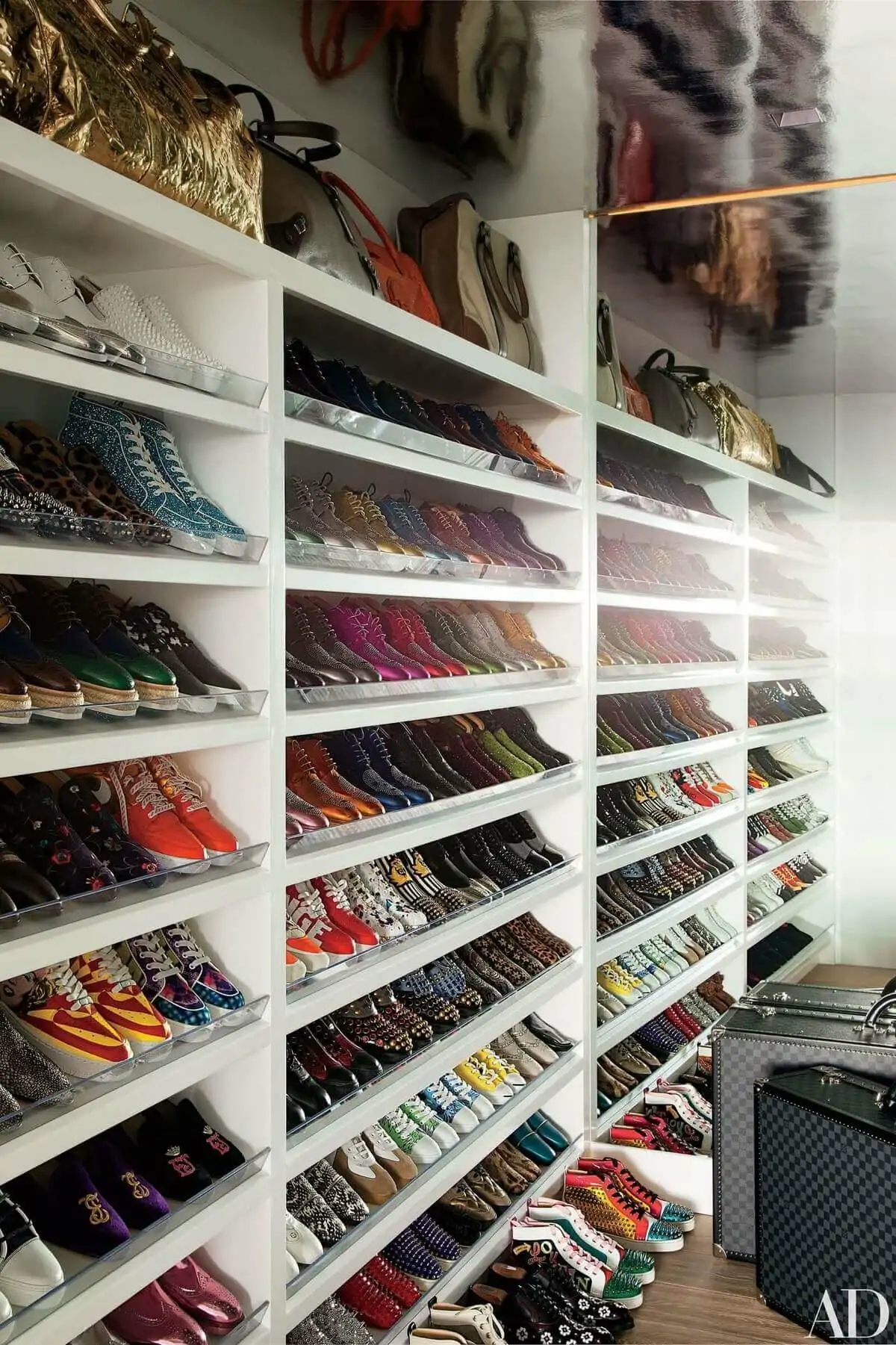 https://hommes.studio/wp-content/uploads/celebrity-closet-design-ideas-elton-john-shoe-closet.jpg.webp