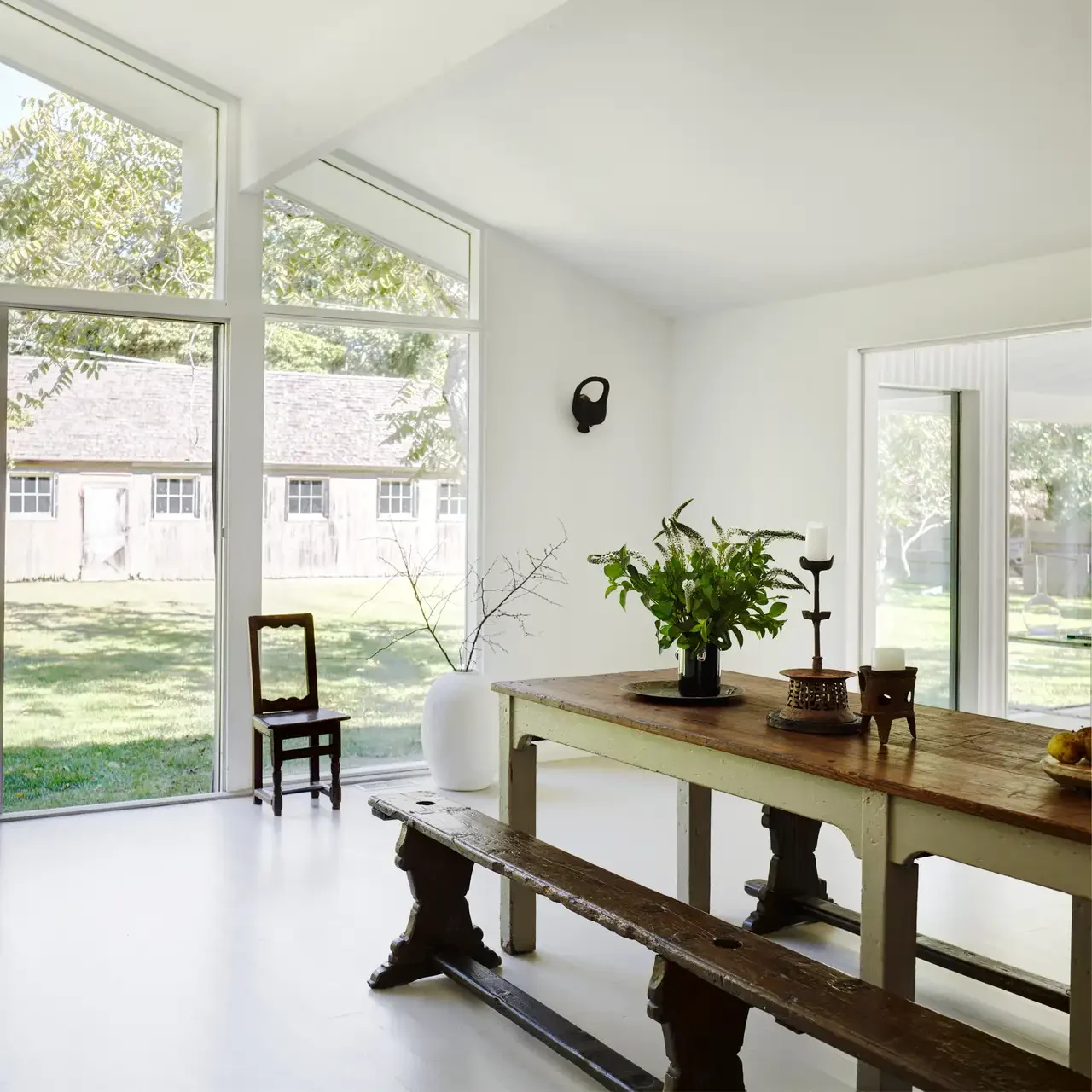 Minimalist dining room by Michael Del Piero Good Design