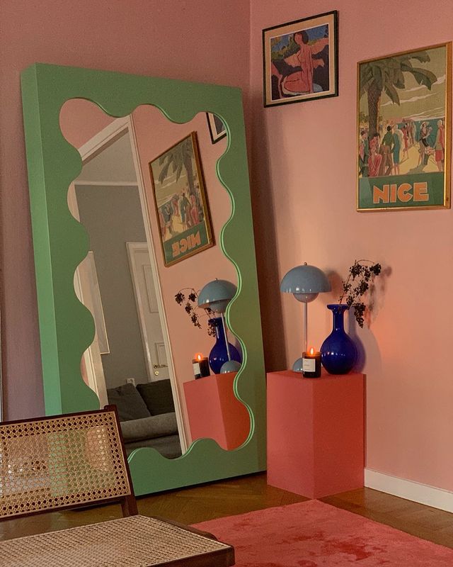 Gustaf Westman's Instagram Curvy Mirror