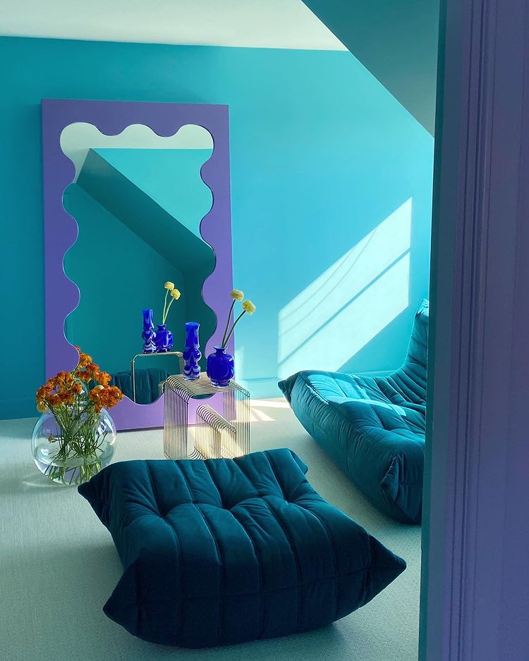 Gustaf Westman's Instagram Curvy Mirror