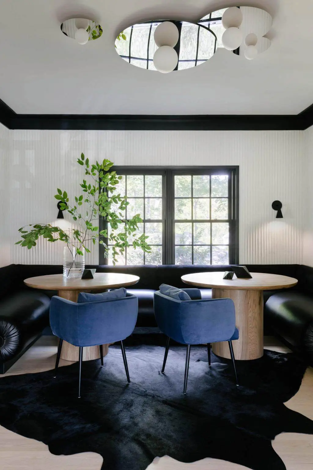 https://hommes.studio/wp-content/uploads/hommes-studio-journal-modern-dining-room-decor-ideas-1-1.jpeg.webp