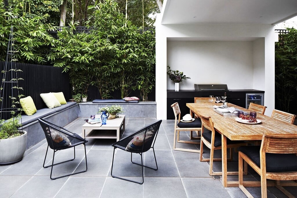 Extra Sitting Area in an Outdoor Dining Space