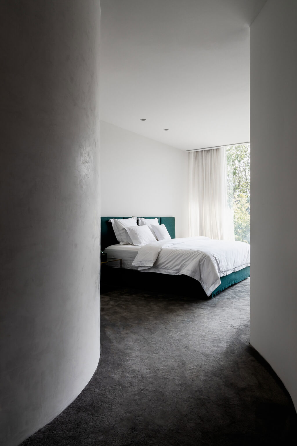 Masterbedroom in White Hues at Urban Garden House by Rob Mills