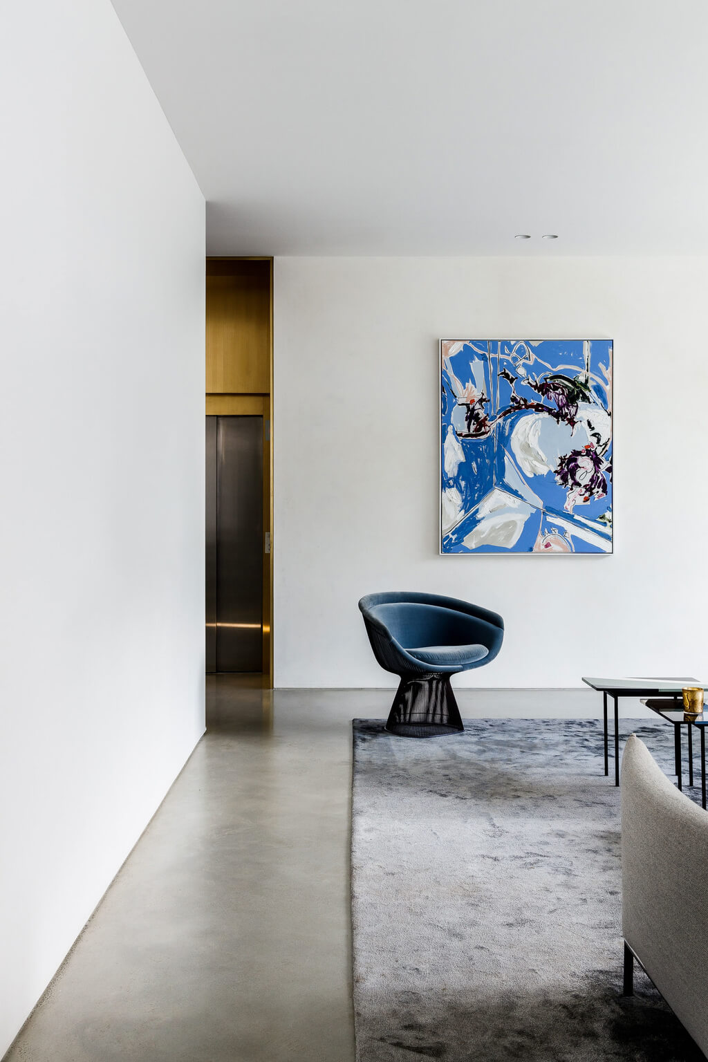 Neutral Living Room at Urban Garden House by Rob Mills