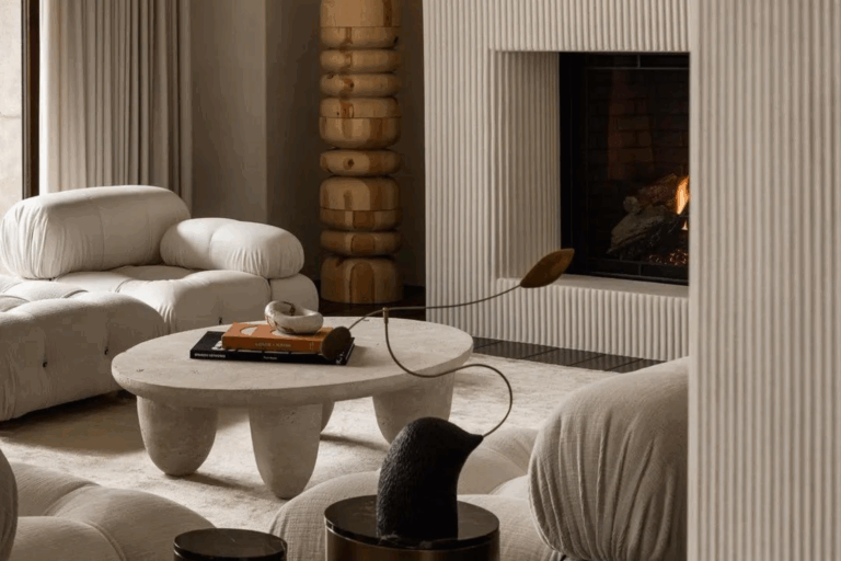 Modern Luxury for Summer Houses: 10 Must-Have Pieces