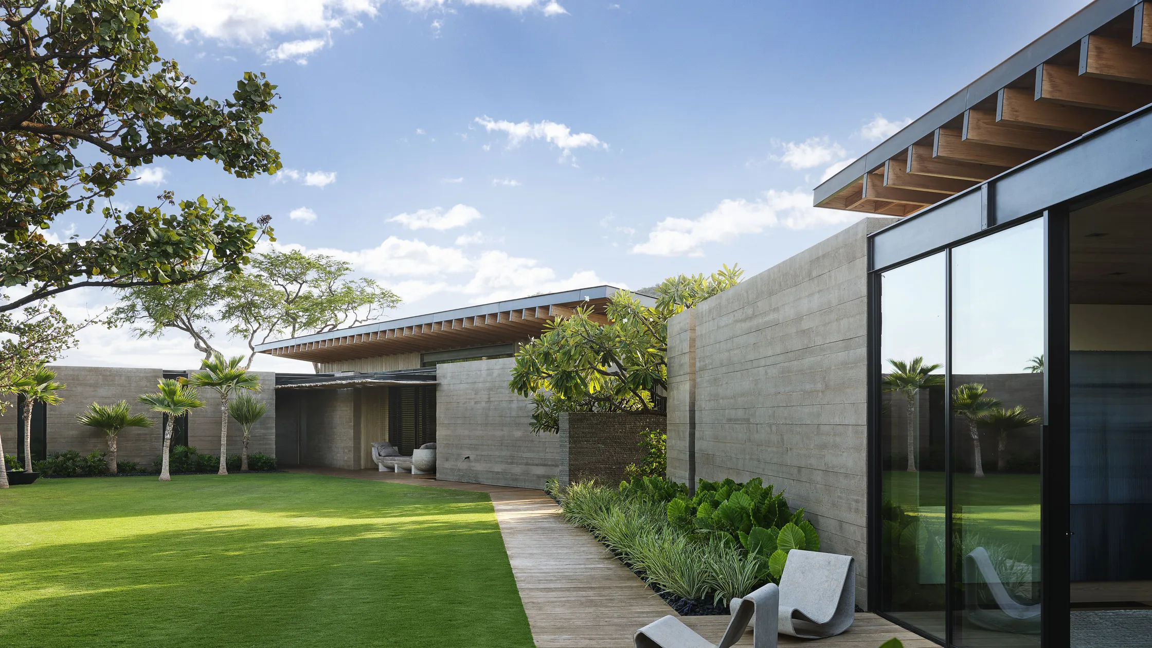 Tropical House Design: Creating a Joyful Maui Guesthouse Experience
