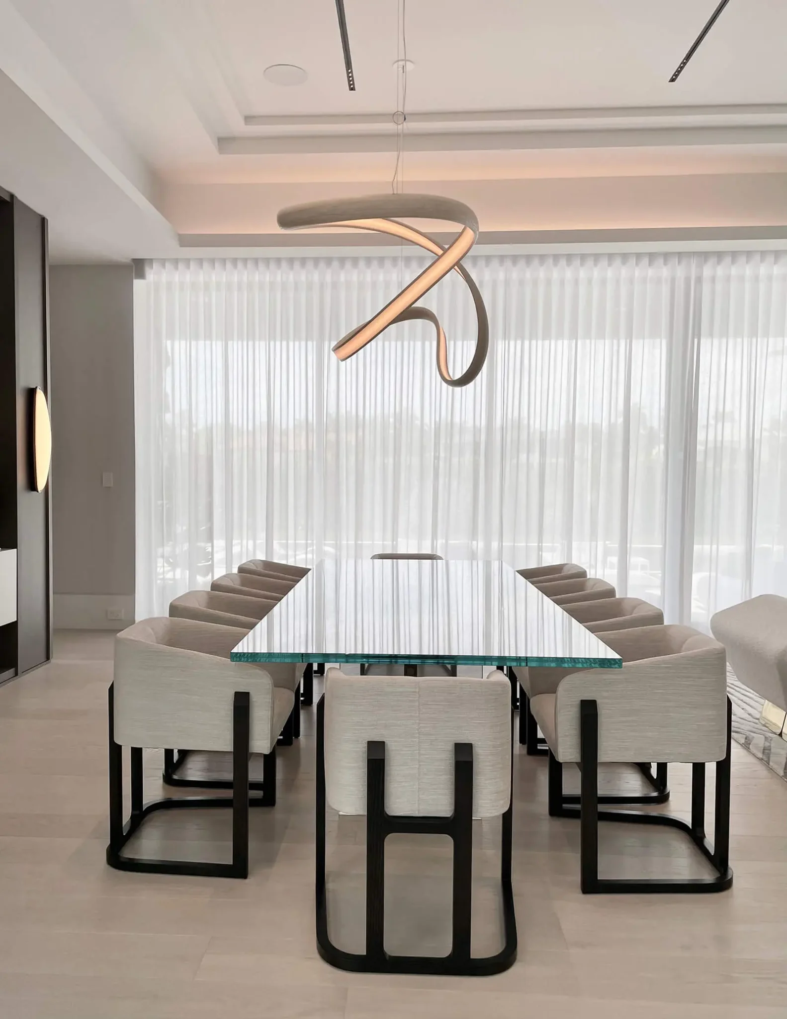 dining room : Modern Villa