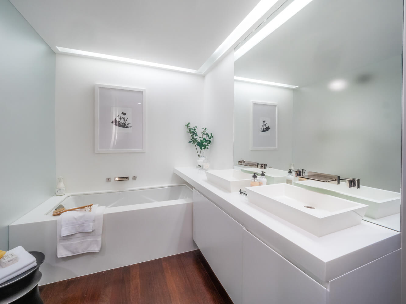 Karolina Kurkova's Tribeca apartment for sale in Manhattan, NYC - The Best celebrity bathrooms