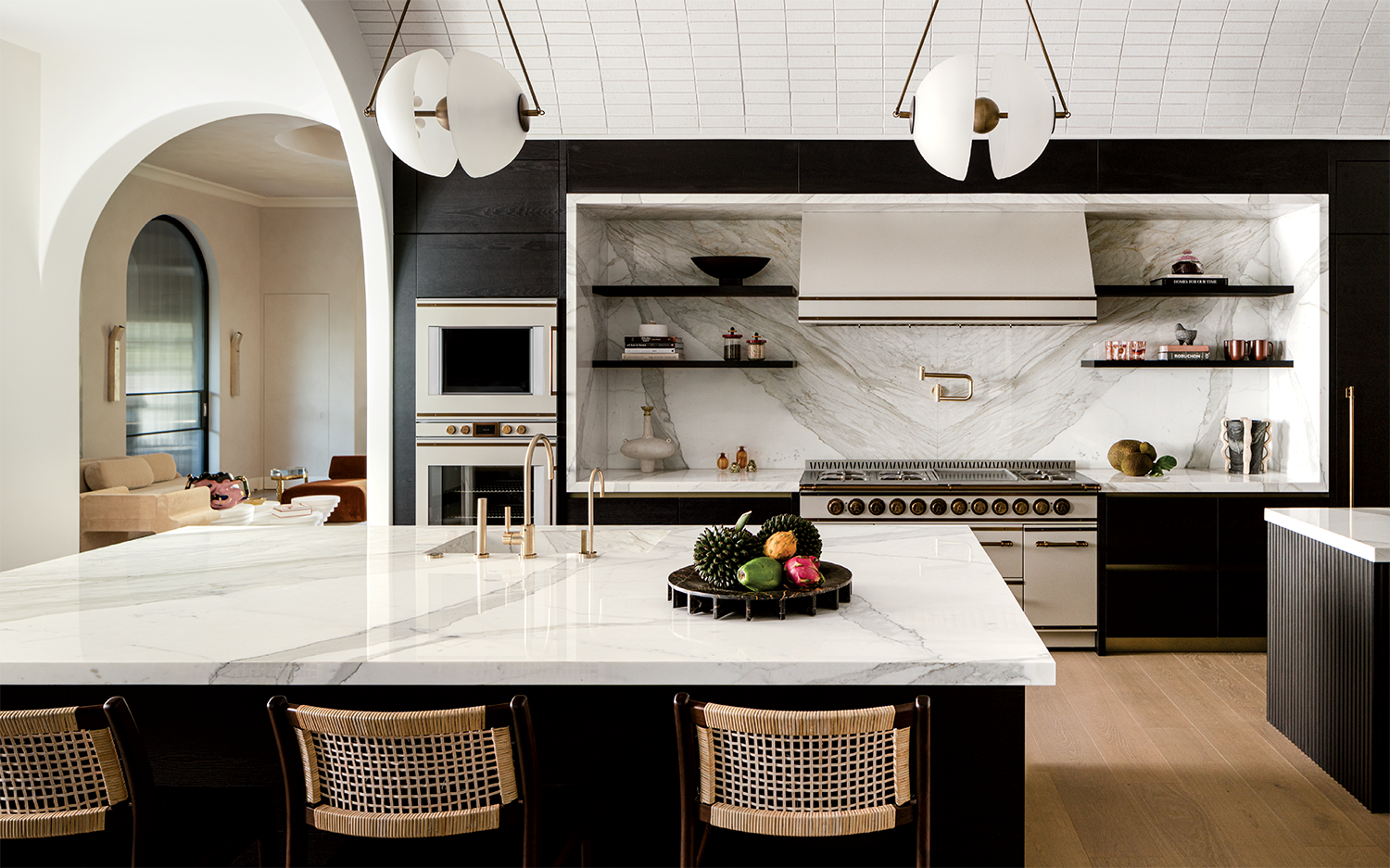 Explore Modern Miami: A Stunning Fusion of Old and New Design, kitchen in modern Miami
