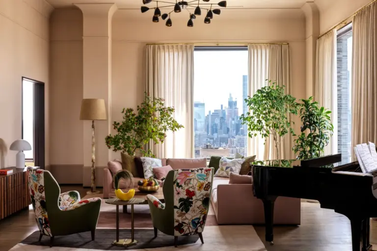 Floral Wallpaper Trends in a Bold New York Apartment