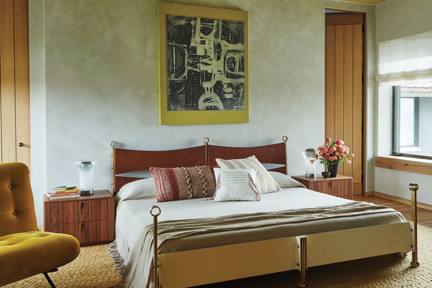 bedroom with vintage Osvaldo Borsani bed