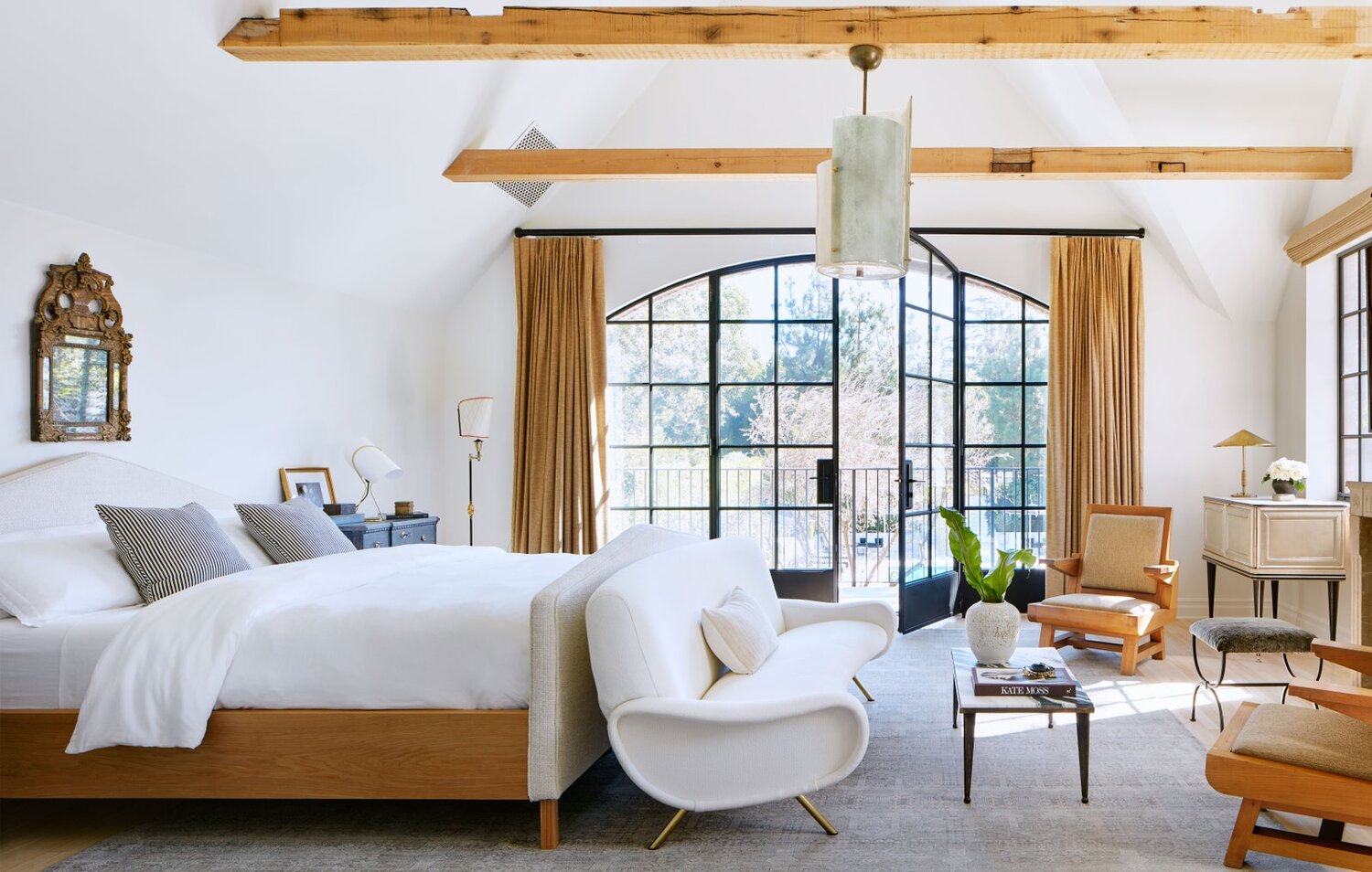 an-amazing-redesign-of-californian-1925-tudor-by-nate-berkus-and-Jeremiah-brent