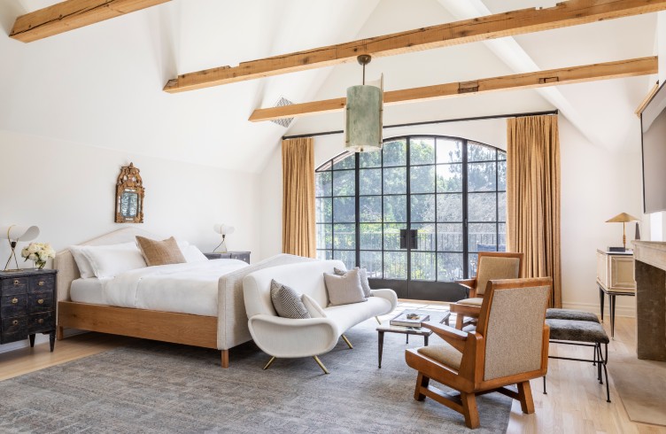 an-amazing-redesign-of-californian-1925-tudor-by-nate-berkus-and-Jeremiah-brent