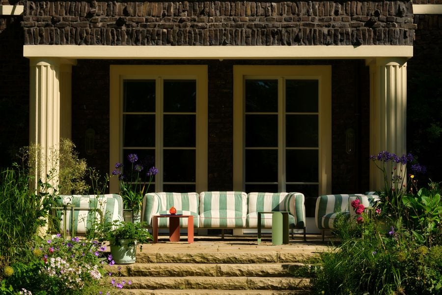 Garden City-style residence outdoors furniture