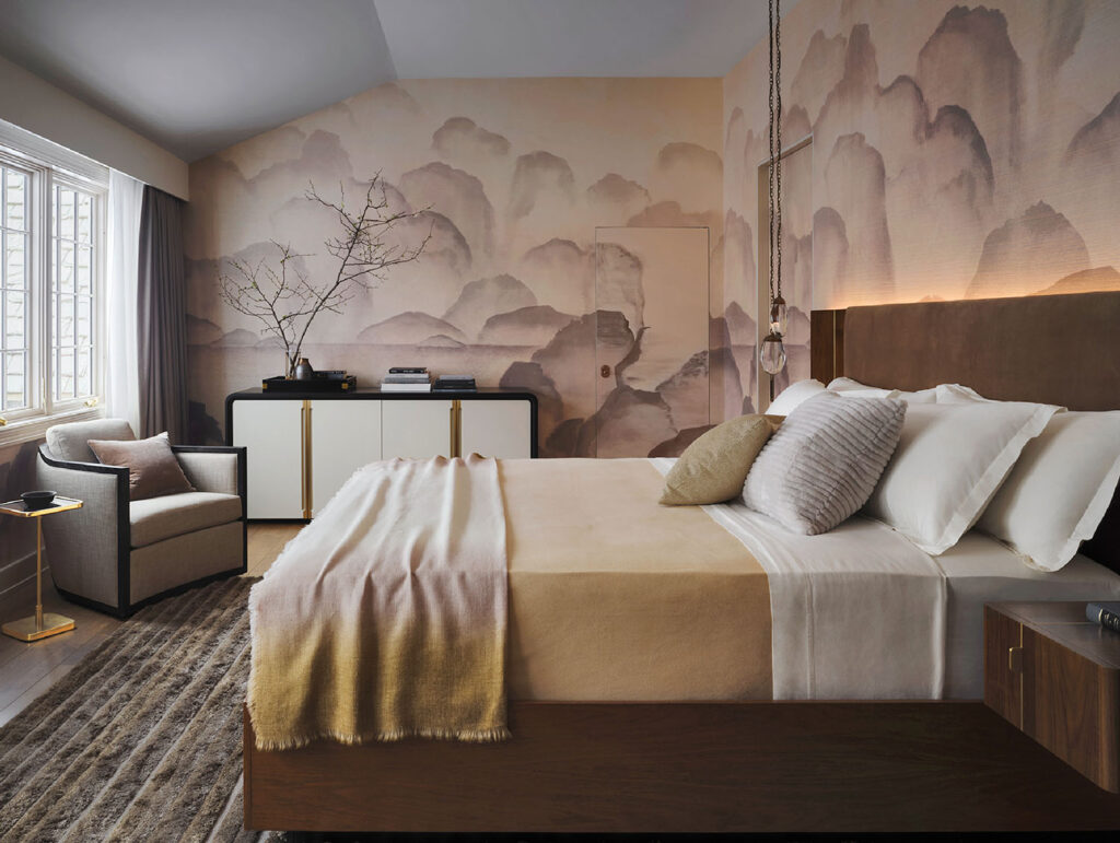 The Premiere Suite radiates calm sophistication. Watercolor wallcoverings evoke soft movement, while bespoke furnishings, including a sculptural sideboard and lounge chair, reflect exceptional craftsmanship. 